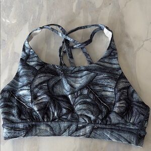 Lululemon Women's Blue Patterned Sports Bra size 6